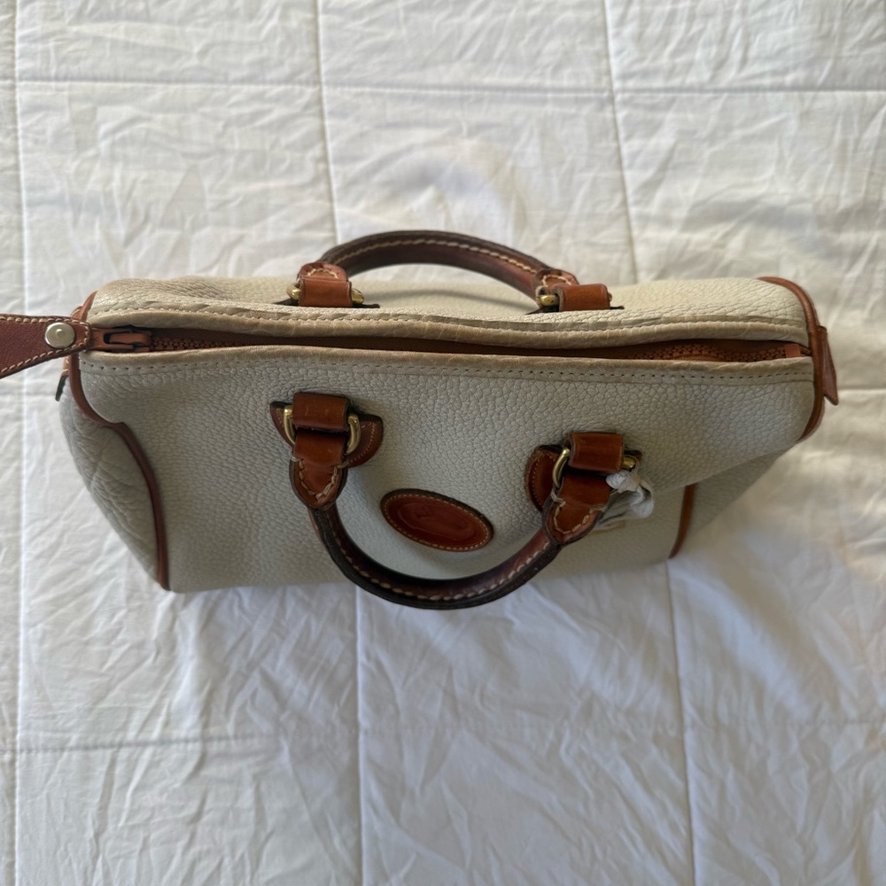 Dooney and Bourke Elegant Cream and Brown Leather Handbag - Picture 2 of 6